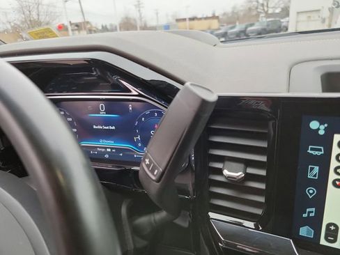 Used 2024 Chevrolet Silverado 2500 ZR2 w/ Technology Package image 24