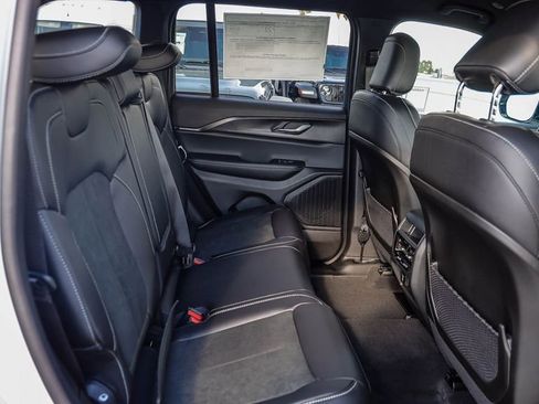 New 2025 Jeep Grand Cherokee Altitude image 17