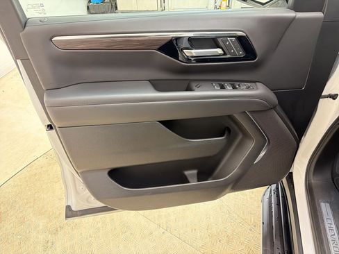 Used 2025 Chevrolet Tahoe LT AWD/4WD image 13