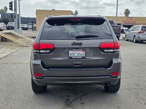 Used 2018 Jeep Grand Cherokee Altitude image 6