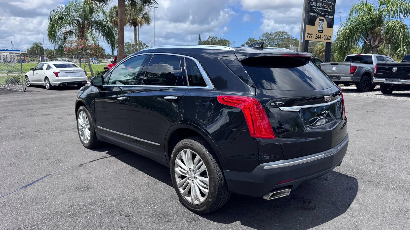 Used 2018 Cadillac XT5 Premium Luxury FWD image 3