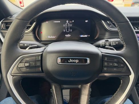 Used 2024 Jeep Grand Cherokee L Limited w/ Black Appearance Package image 21