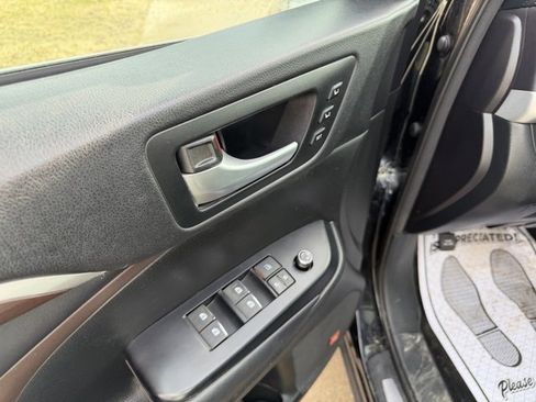 Used 2016 Toyota Highlander Limited image 16
