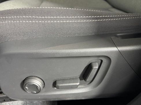 Used 2025 Volvo XC40 B5 Core AWD/4WD image 22