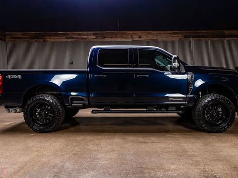 Used 2025 Ford F350 Lariat w/ Black Appearance Package image 11