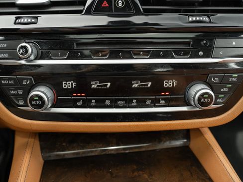 Used 2019 BMW M550i xDrive w/ Premium Package AWD/4WD image 32