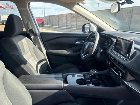 Certified 2024 Nissan Rogue SV FWD image 28