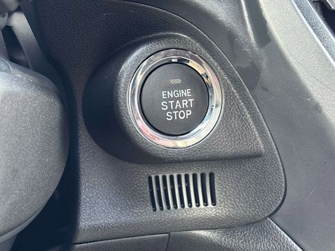 Used 2025 Subaru Forester Premium image 31