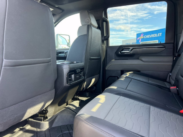 Used 2025 Chevrolet Silverado 2500 ZR2 w/ Technology Package AWD/4WD image 40