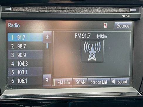 Used 2015 Toyota Corolla LE FWD image 14