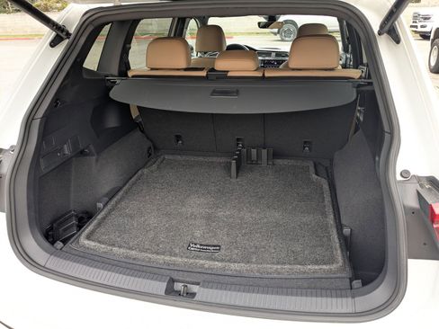 Used 2022 Volkswagen Tiguan SE R-Line image 29