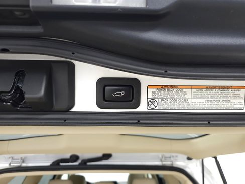 Used 2021 Lexus LX 570 4WD w/ Luxury Package image 9