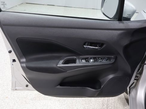 Used 2021 Nissan Versa SV image 12