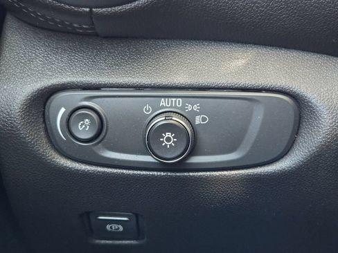 Used 2020 Chevrolet Blazer LT FWD image 23