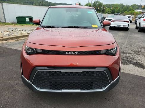 Used 2024 Kia Soul LX w/ Option Group 015 FWD image 2