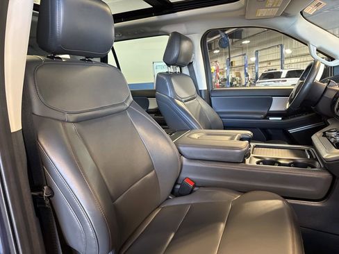 Used 2025 Ford Expedition Max Active AWD/4WD image 32