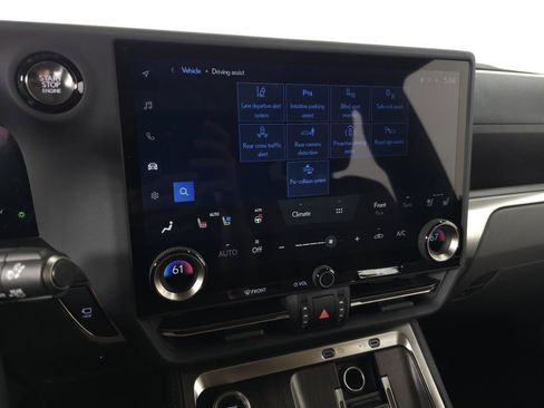 Used 2025 Lexus GX 550 w/ Cold Area Package AWD/4WD image 32