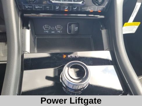 New 2025 Jeep Grand Cherokee Altitude image 8