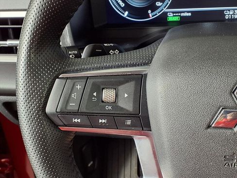 Used 2024 Mitsubishi Outlander SE image 29