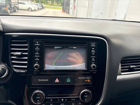 Used 2016 Mitsubishi Outlander SE AWD/4WD image 12