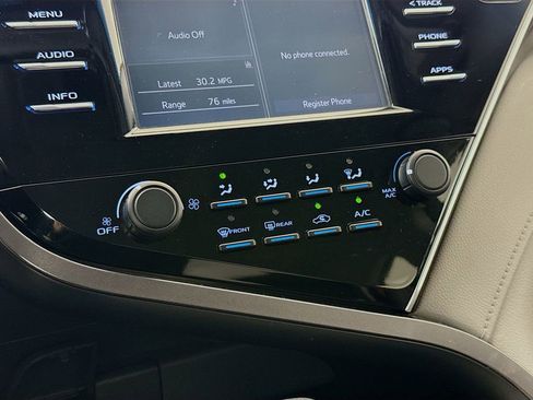 Used 2018 Toyota Camry LE image 16