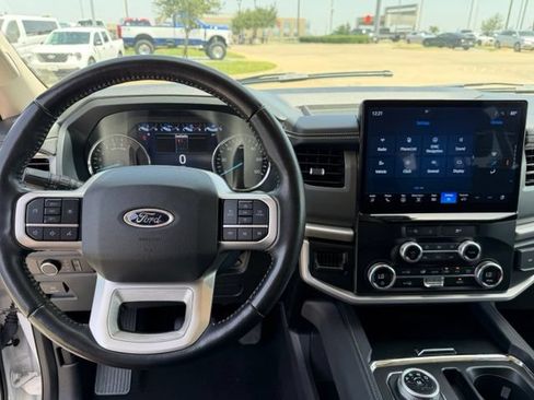 Used 2024 Ford Expedition XLT RWD image 14