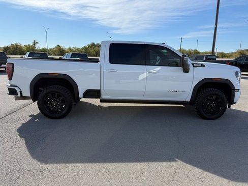 Used 2024 GMC Sierra 2500 AT4 w/ AT4 Premium Plus Package image 7