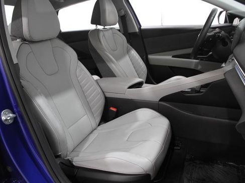 Used 2023 Hyundai Elantra Limited FWD image 16