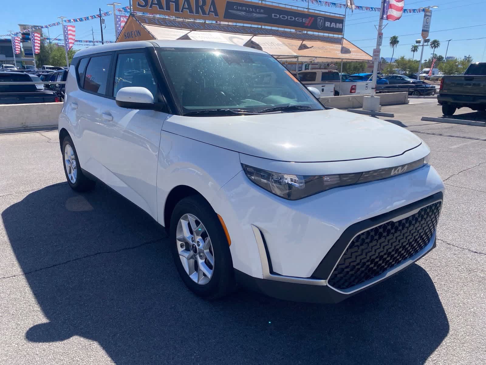 Used 2025 Kia Soul LX w/ LX Technology Package FWD image 4