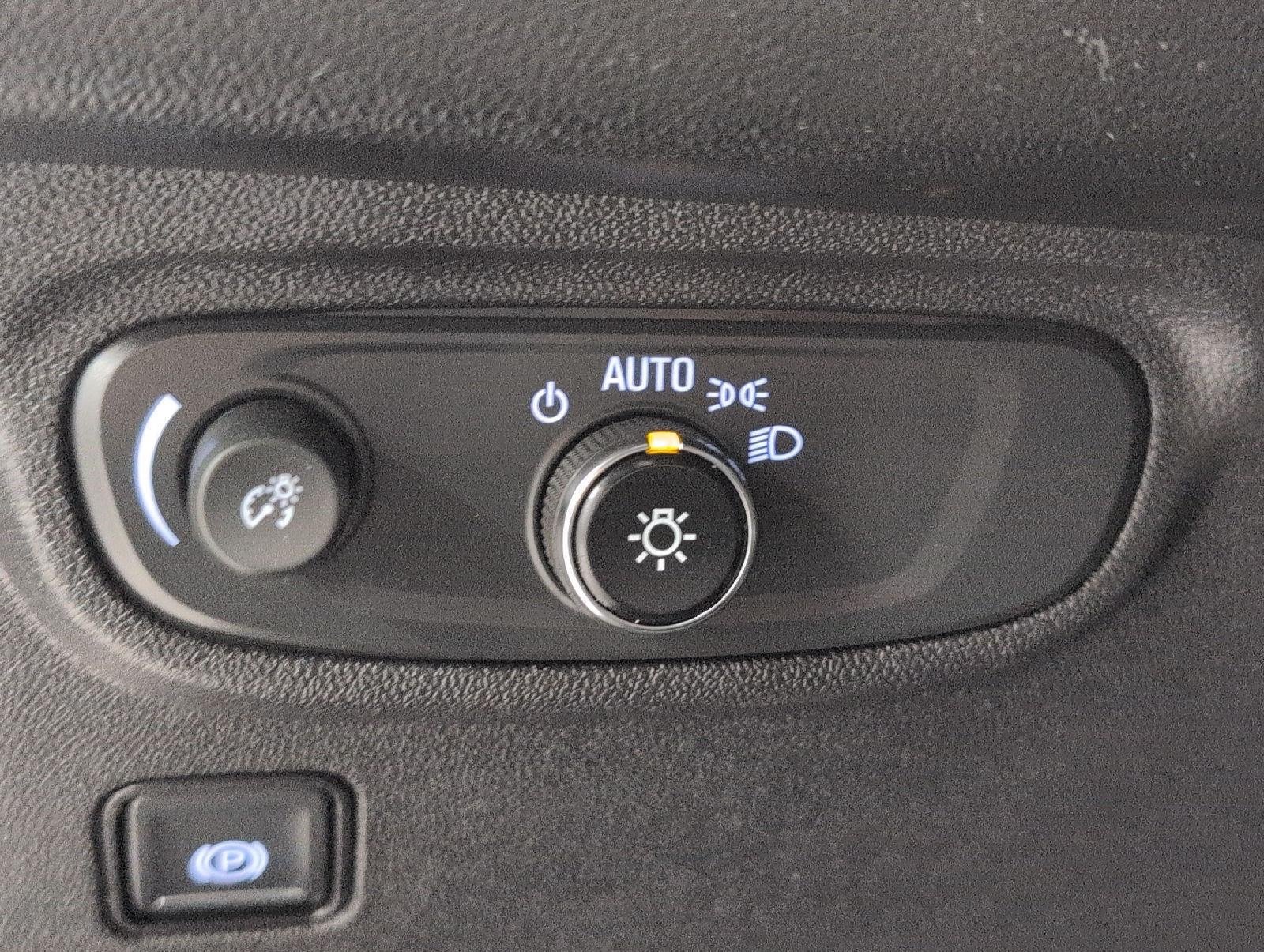 Used 2022 GMC Terrain SLE w/ Driver Convenience Package AWD/4WD image 10
