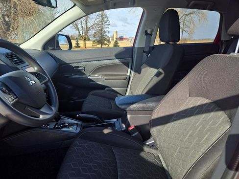 Used 2025 Mitsubishi Outlander Sport AWD image 11