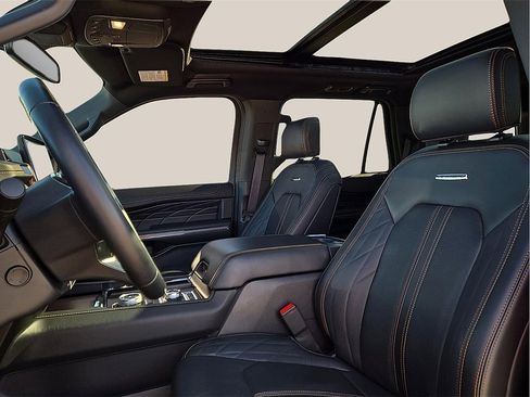 Used 2023 Ford Expedition Platinum image 14