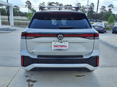 New 2026 Volkswagen Tiguan SE R-Line FWD image 6