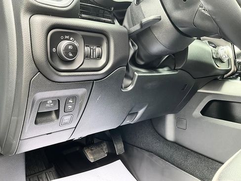 New 2026 RAM 1500 Laramie AWD/4WD image 18