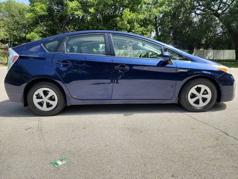 Used 2014 Toyota Prius Four w/ Solar Roof Package FWD image 10