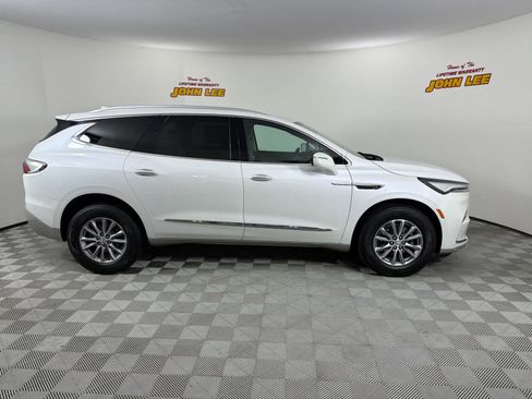 Used 2023 Buick Enclave Essence FWD image 7