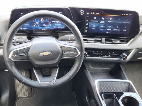 Used 2025 Chevrolet Equinox LT w/ Safety and Technology Package image 25