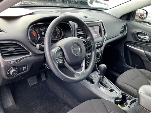 Certified 2019 Jeep Cherokee Latitude w/ Popular Appearance Group image 13