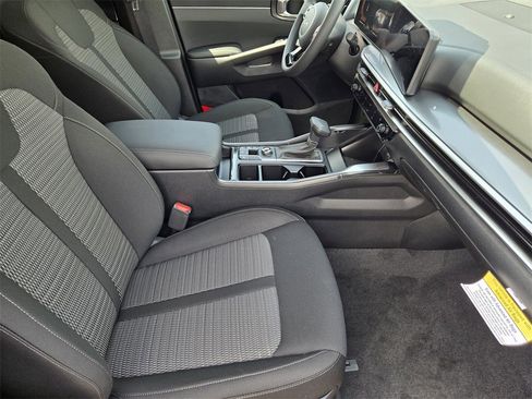 New 2025 Kia Sorento LX image 9