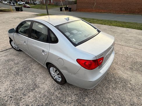 Used 2010 Hyundai Elantra GLS FWD image 8