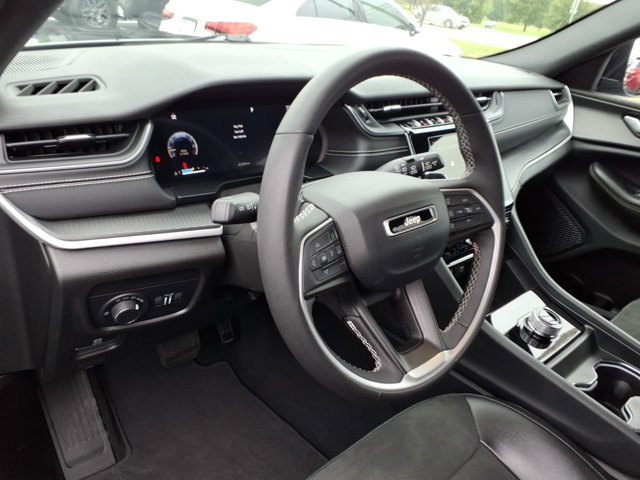 Used 2023 Jeep Grand Cherokee Altitude AWD/4WD image 8