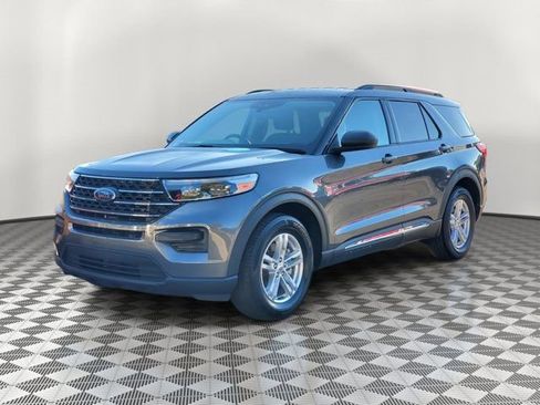 Certified 2023 Ford Explorer XLT image 2