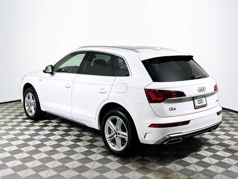 Used 2024 Audi Q5 e Premium w/ Convenience Package image 5