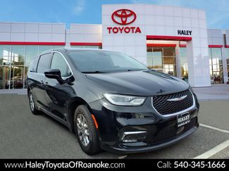 Used 2024 Chrysler Pacifica Touring-L video 1