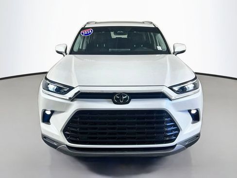 Used 2024 Toyota Grand Highlander AWD image 3