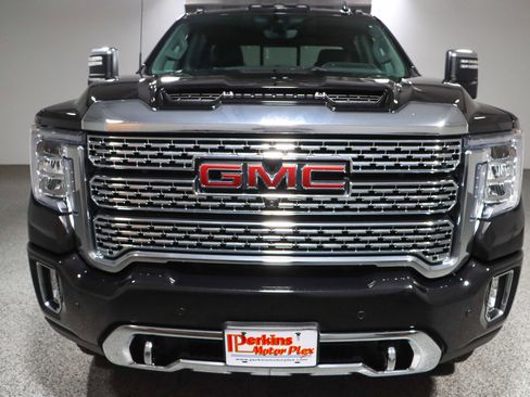 Used 2023 GMC Sierra 2500 Denali w/ Denali Black Diamond Edition image 4