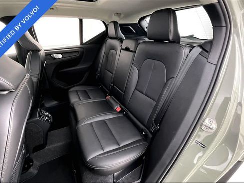Certified 2025 Volvo XC40 B5 Plus AWD/4WD image 34