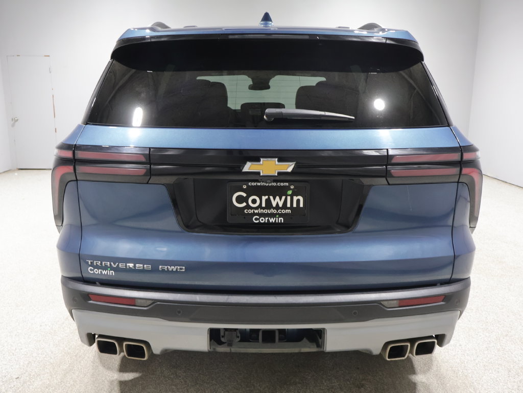 Used 2026 Chevrolet Traverse LT AWD/4WD image 3