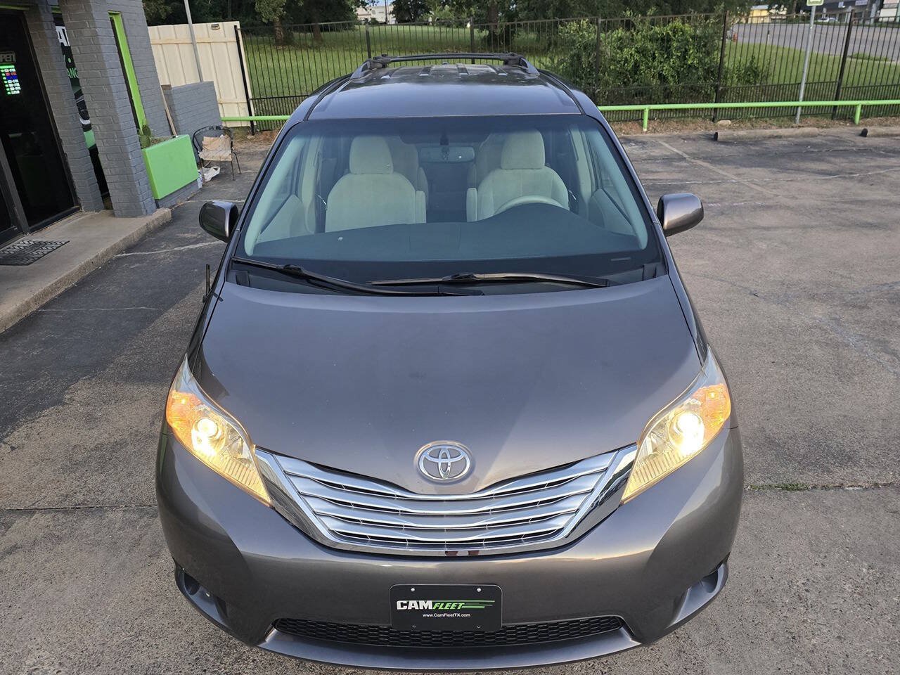 Used 2012 Toyota Sienna LE FWD image 68
