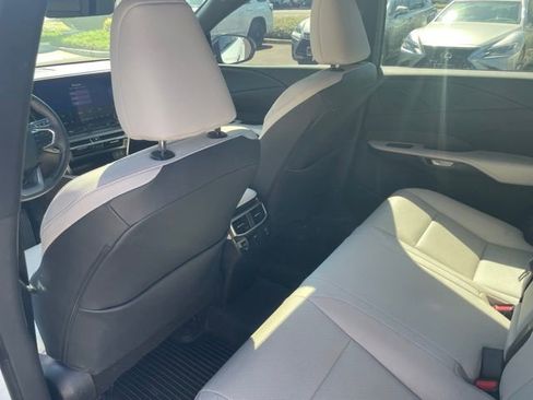 Used 2025 Lexus RX 350h w/ Convenience Package AWD/4WD image 19
